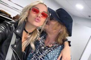  Johnny Depp ‘dating’ Russian model Yulia Vlasova who is 30 years his junior, although Vlasova looked smitten with Depp, yet she’s not.. See More… 